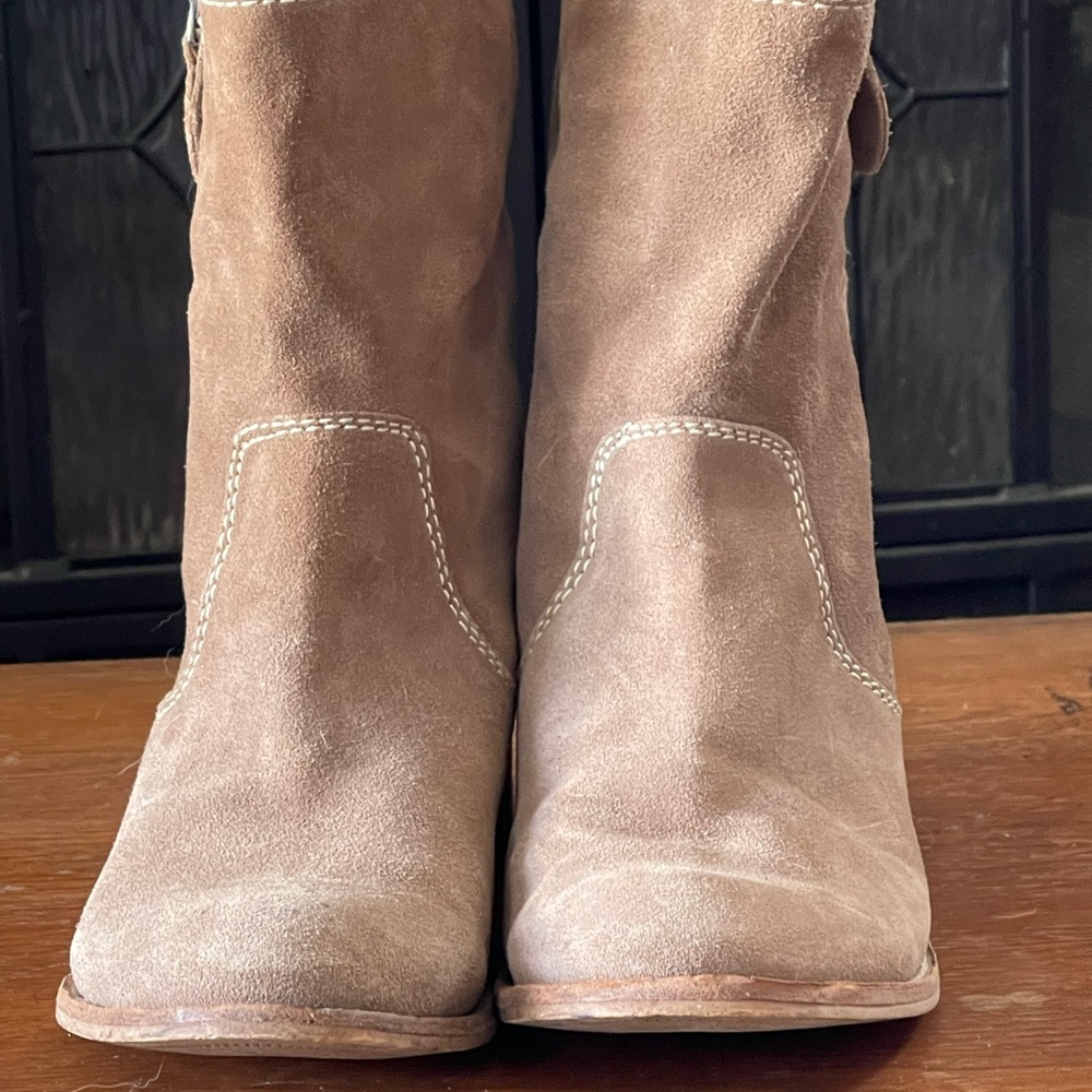 Very lightly worn Splendid. Suede booties..side zip, very well crafted .